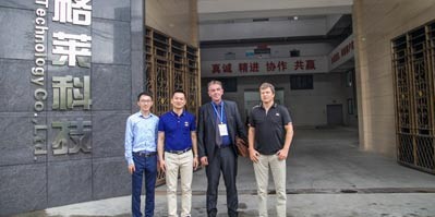 德國(guó)工程師蒞臨比格萊公司指導(dǎo)
