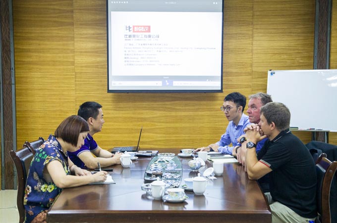德國(guó)專家蒞臨比格萊公司指導(dǎo)